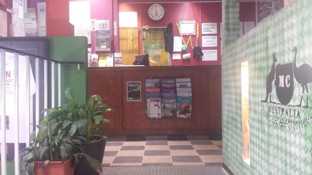 The Melbourne Connection Travellers Hostel Dış mekan fotoğraf